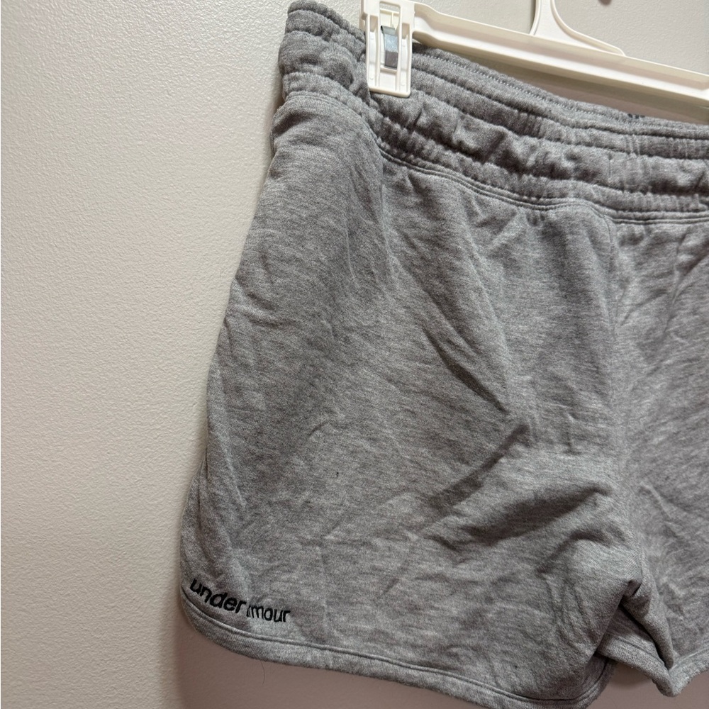 Women’s Under Armour Shorts - Picture 3 of 5
